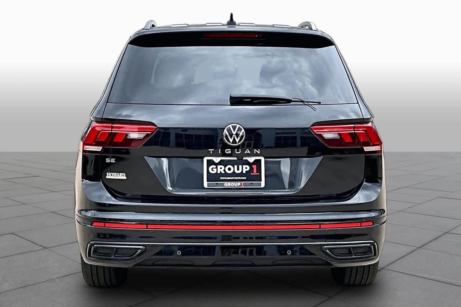 Pre-Owned 2022 Volkswagen Tiguan SE R-Line Black