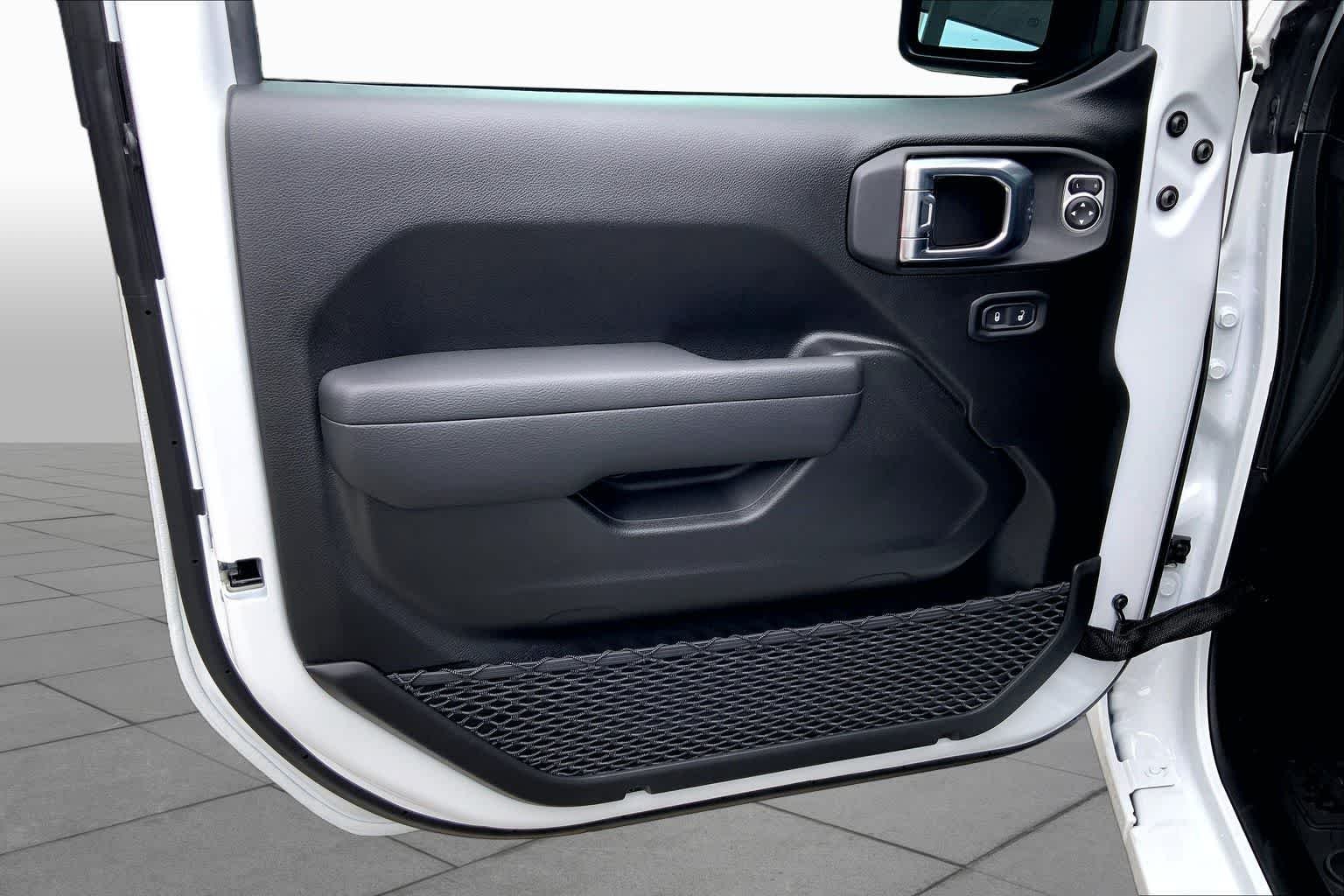 New 2026 Bright White Clear-Coat Exterior Paint Jeep Sport S image 8