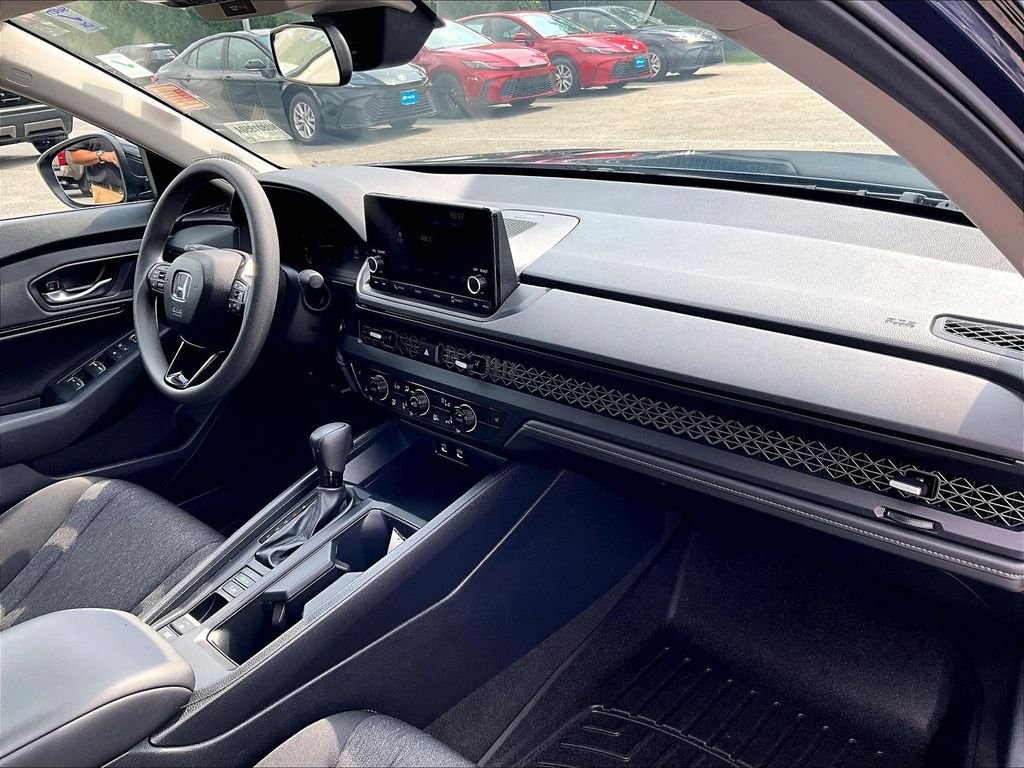 Used 2025 Blue Honda SE image 14