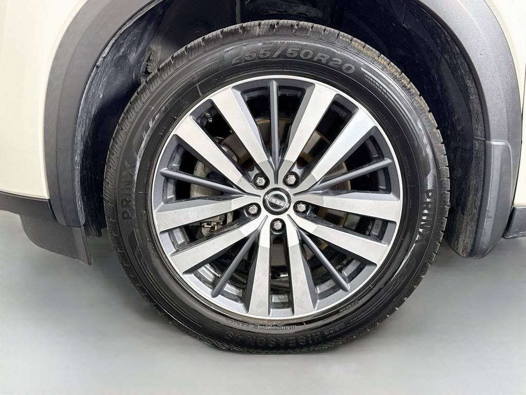 Used 2022 White Nissan Platinum image 32