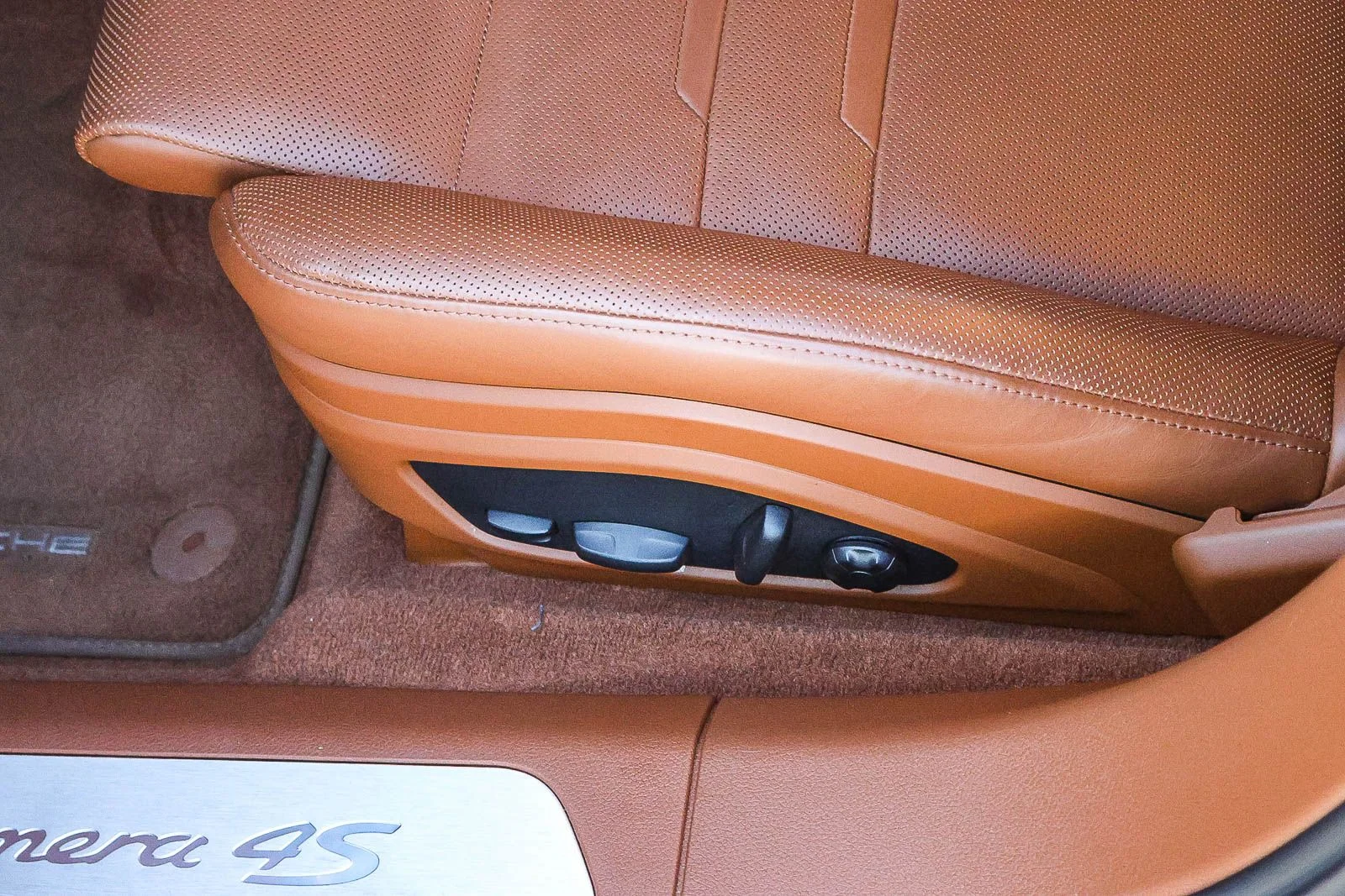 Used 2023 Green Porsche 4S Executive image 31