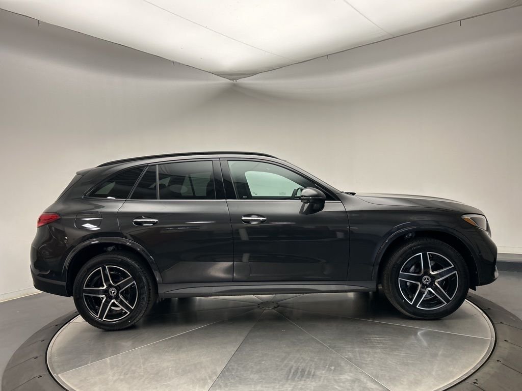 Used 2026 Graphite Grey Metallic Mercedes-Benz GLC 300 image 8