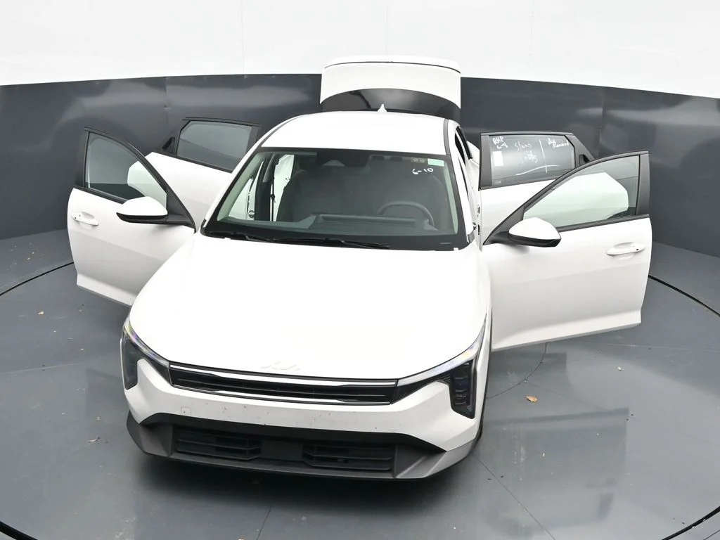 2025 Kia K4 LXS - Photo 42