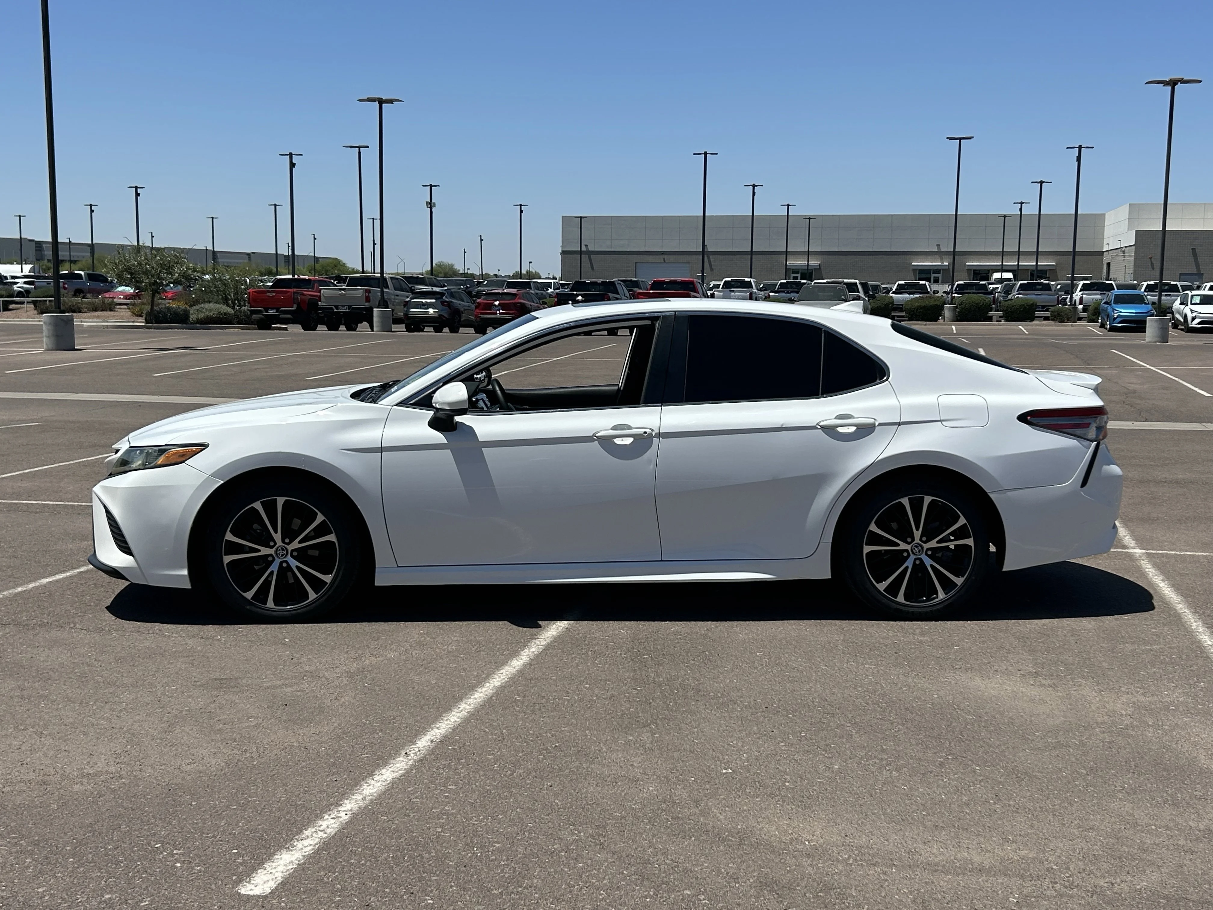 Used 2019 Toyota Camry SE with VIN 4T1B11HK5KU731161 for sale in Avondale, AZ