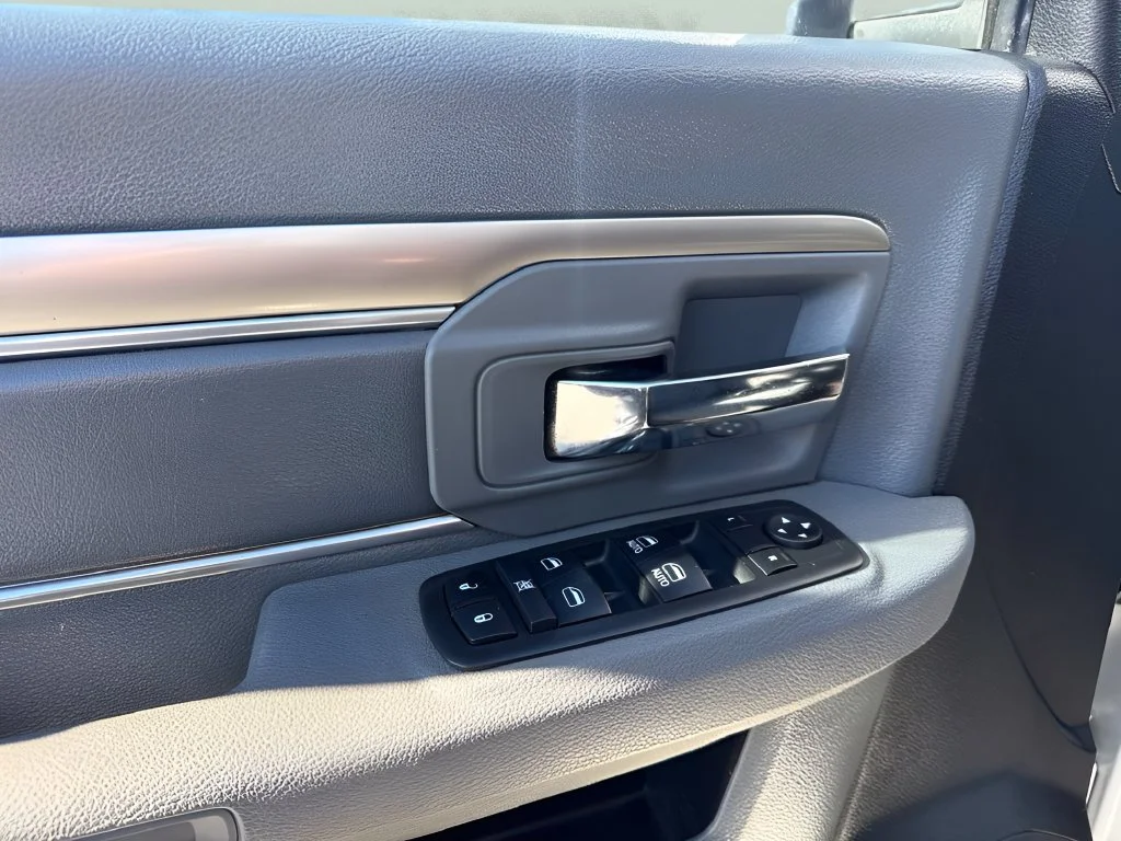 Used 2018 White Ram SLT image 23