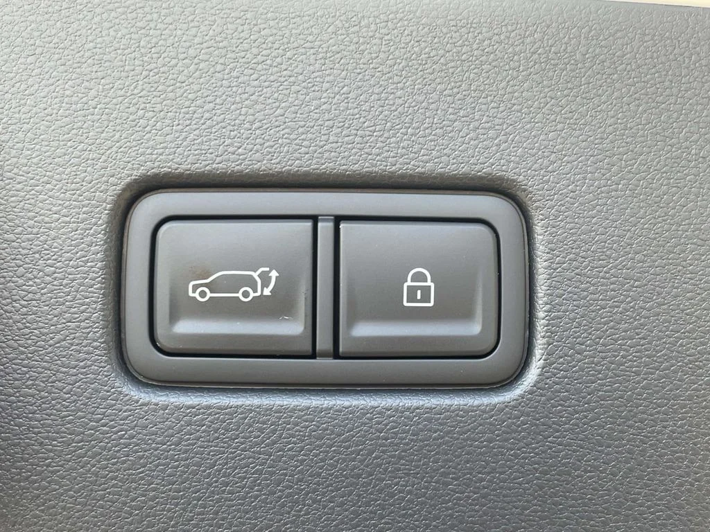 New 2026 White Hyundai SEL Premium image 9