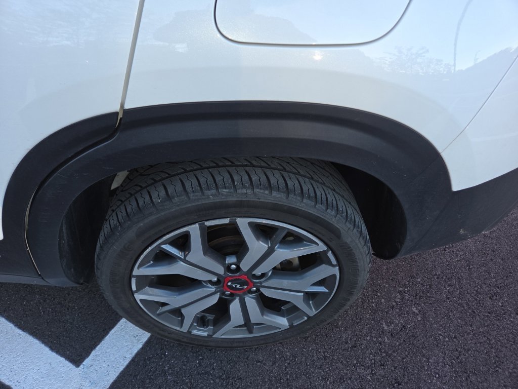 Used 2023 White Kia SX image 9