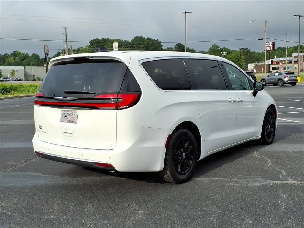 Used 2024 White Chrysler Touring L image 19
