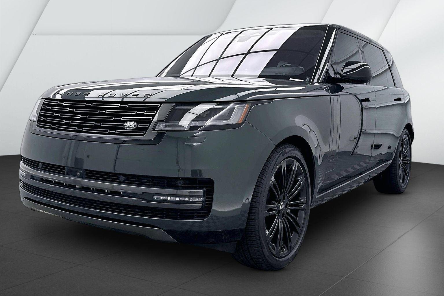 Certified Used 2023 Belgravia Green Metallic Land Rover SE image 3