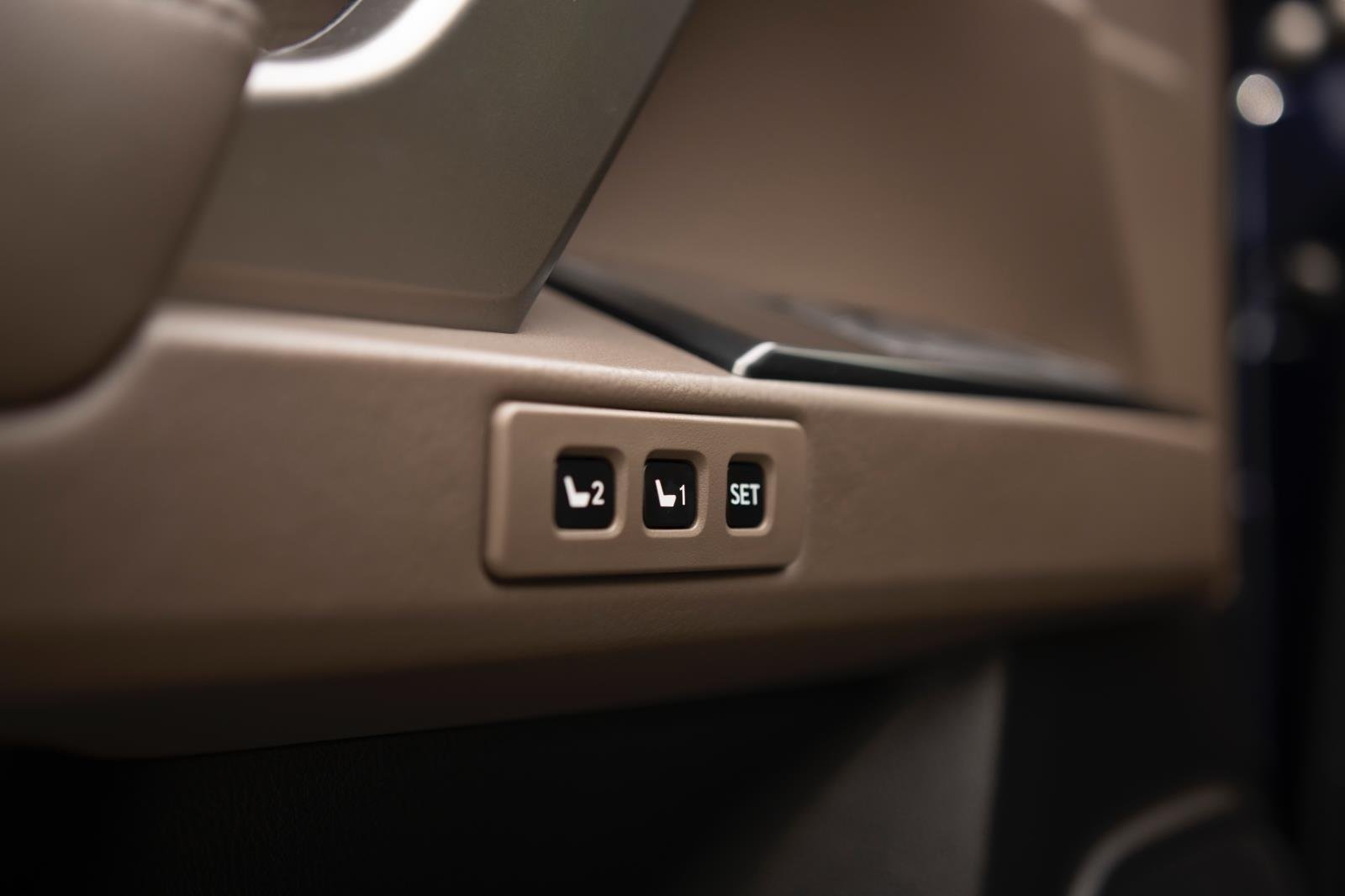 Used 2022 Blue Lexus GX 460 Premium image 18