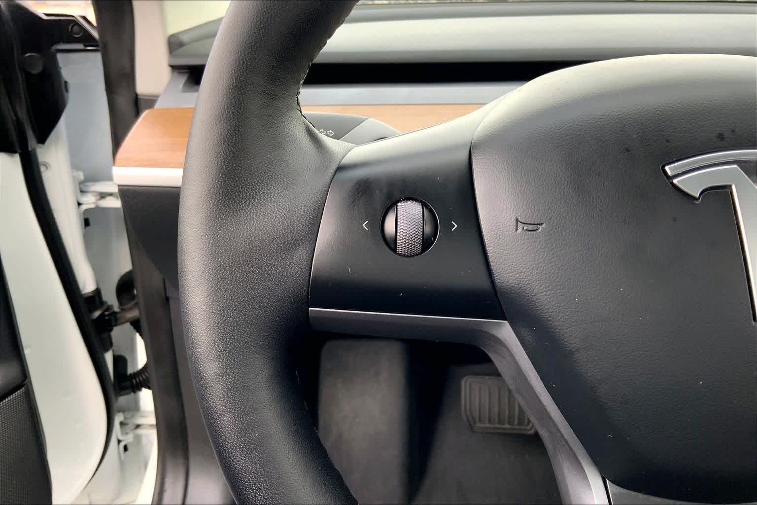 Used 2023 Pearl White Multi-Coat Tesla  image 22