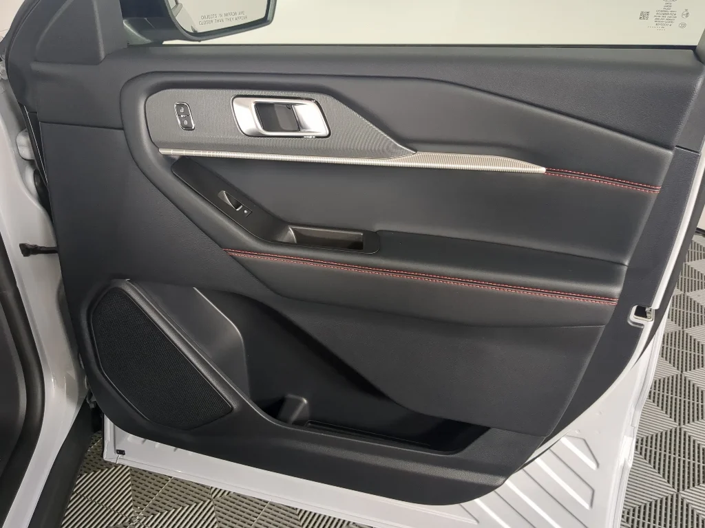 New 2026 Space White Metallic Ford ST-Line image 21