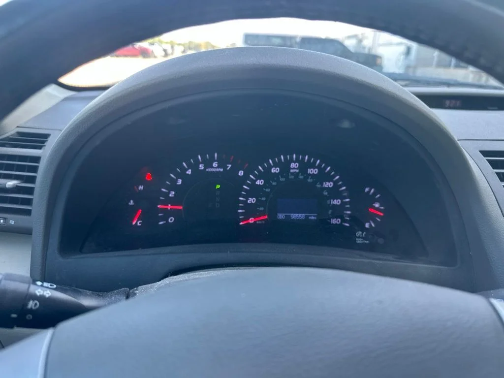 Used 2011 White Toyota XLE image 11