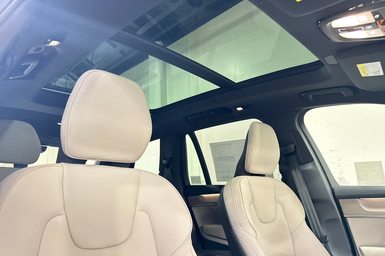 New 2026 Denim Blue Volvo T8 Plus 7-Seater image 19