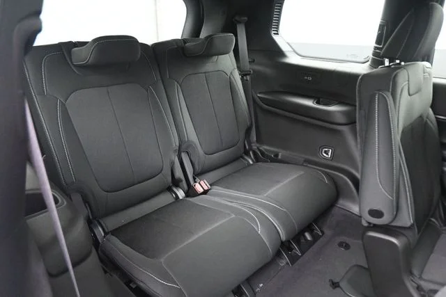 New 2026 Bright White Clear-Coat Exterior Paint Jeep Laredo X image 24