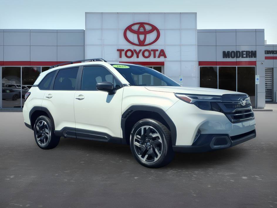Used 2025 Crystal White Pearl Subaru Limited image 9
