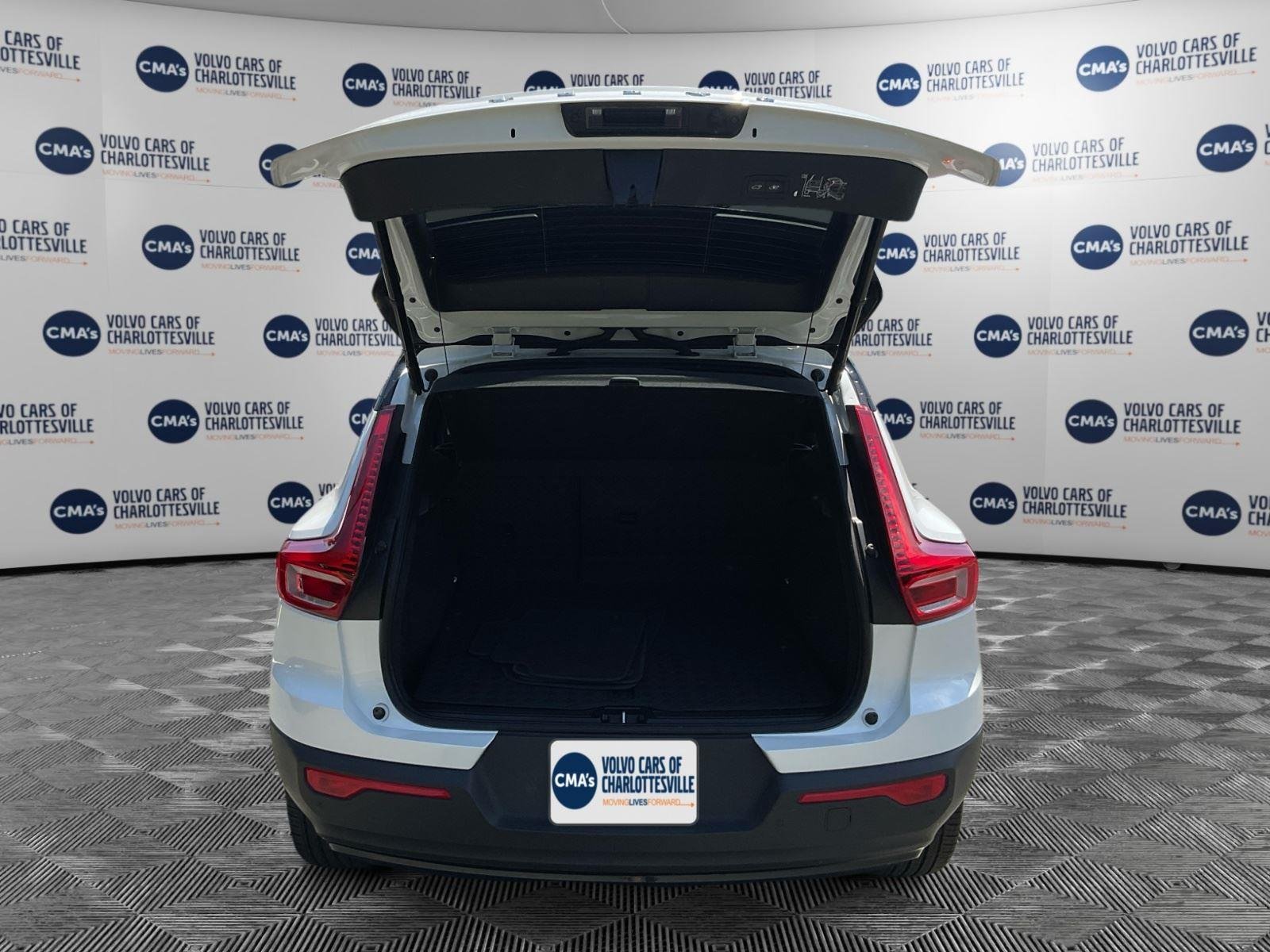 Used 2022 Crystal White Metallic Volvo R-Design image 11