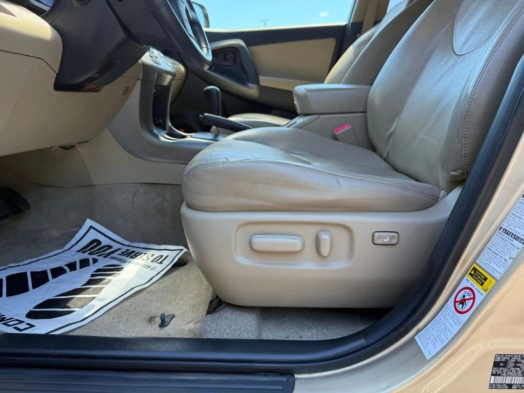 Used 2009  Toyota Limited image 12