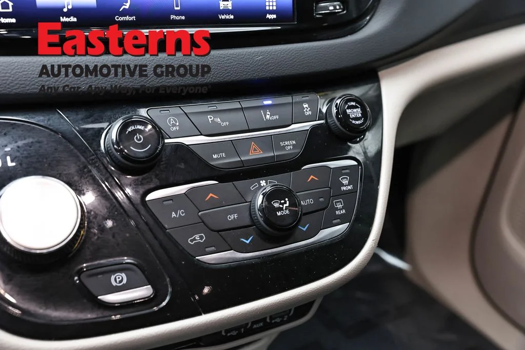 Used 2023 Black Chrysler Touring L image 20