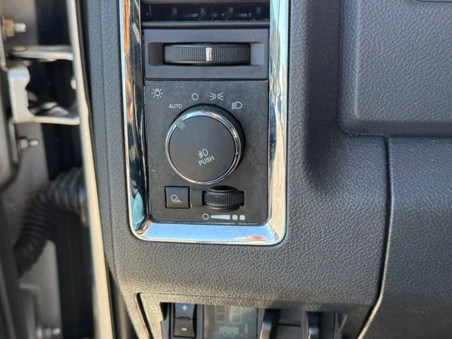 Used 2012 Silver Ram Laramie image 14