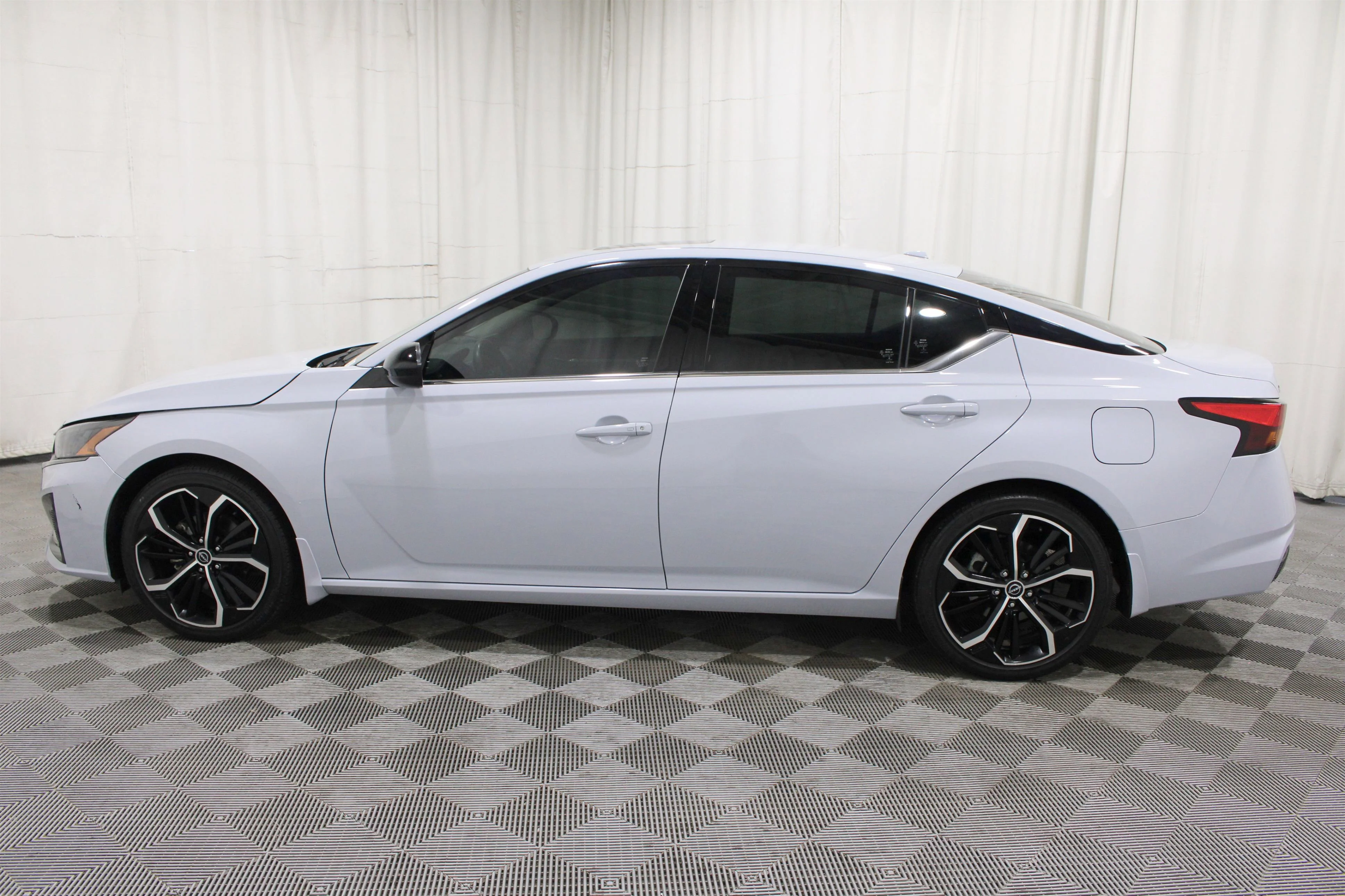 2023 Nissan Altima SR - Photo 30