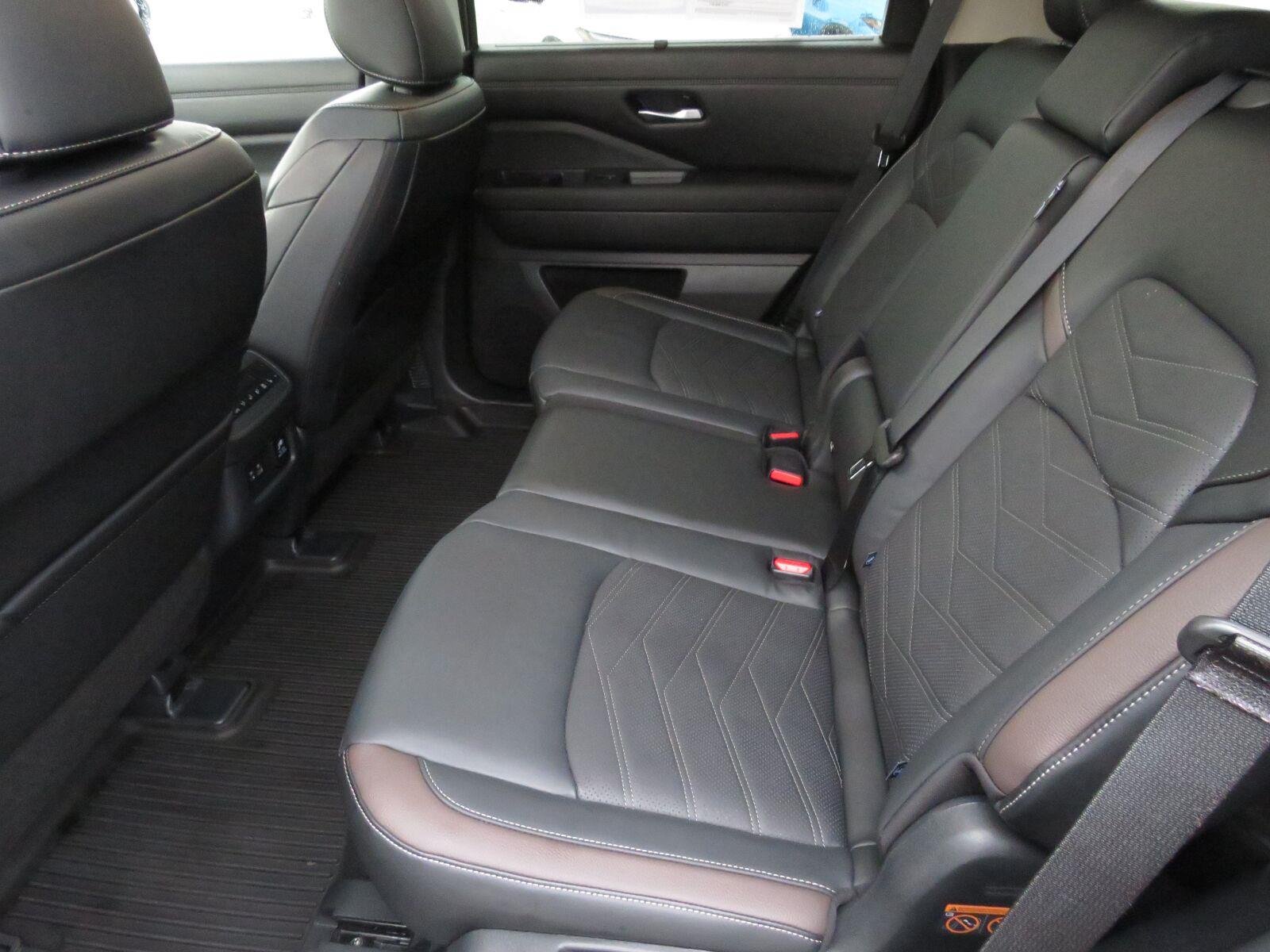 Used 2025 Solid Gray/Super Black Nissan Platinum image 28