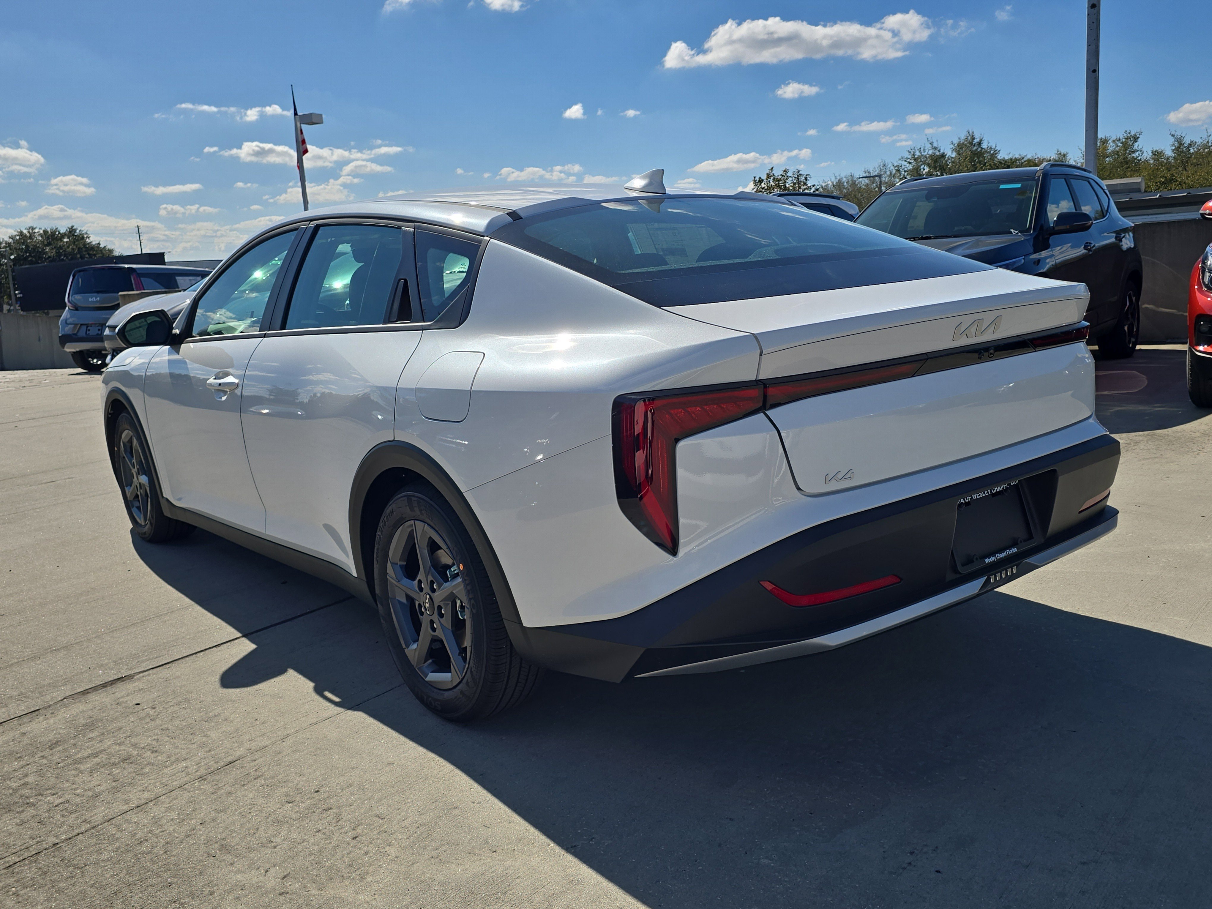 New 2026 Snow White Pearl Kia LXS image 6