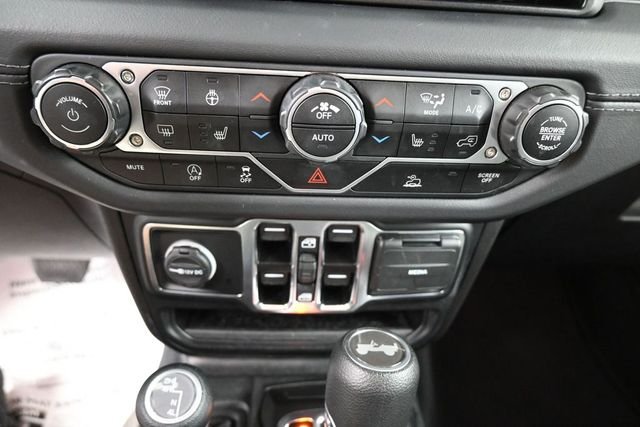 Used 2025 White Jeep Sahara image 34