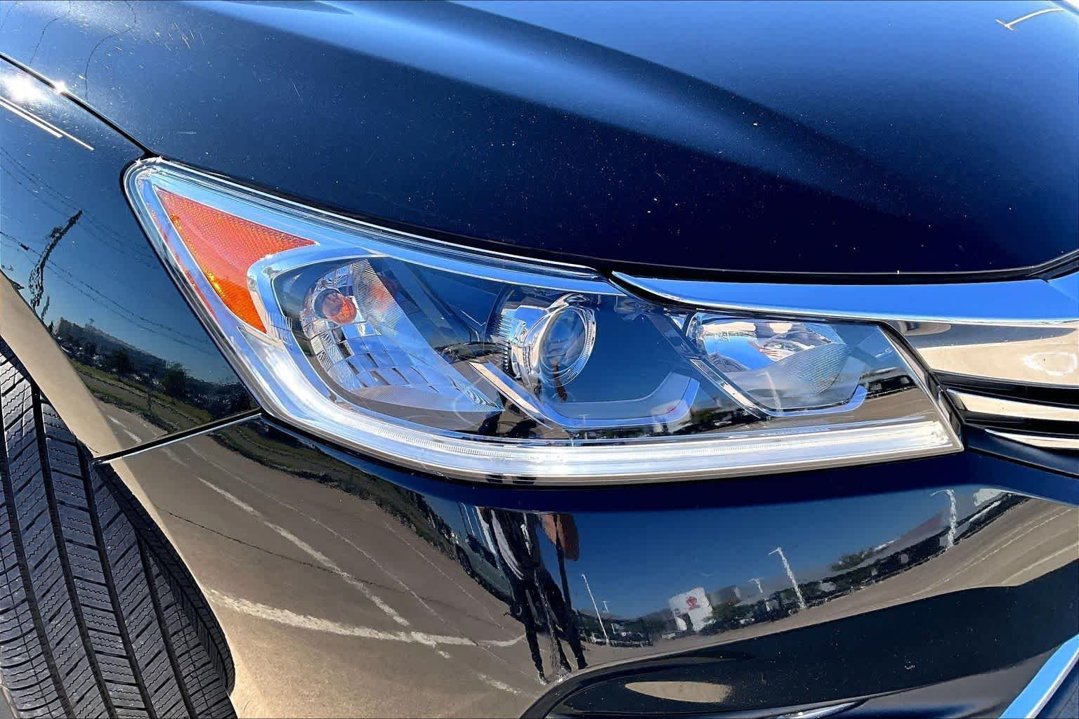 Used 2016 Crystal Black Pearl Honda EX-L image 26
