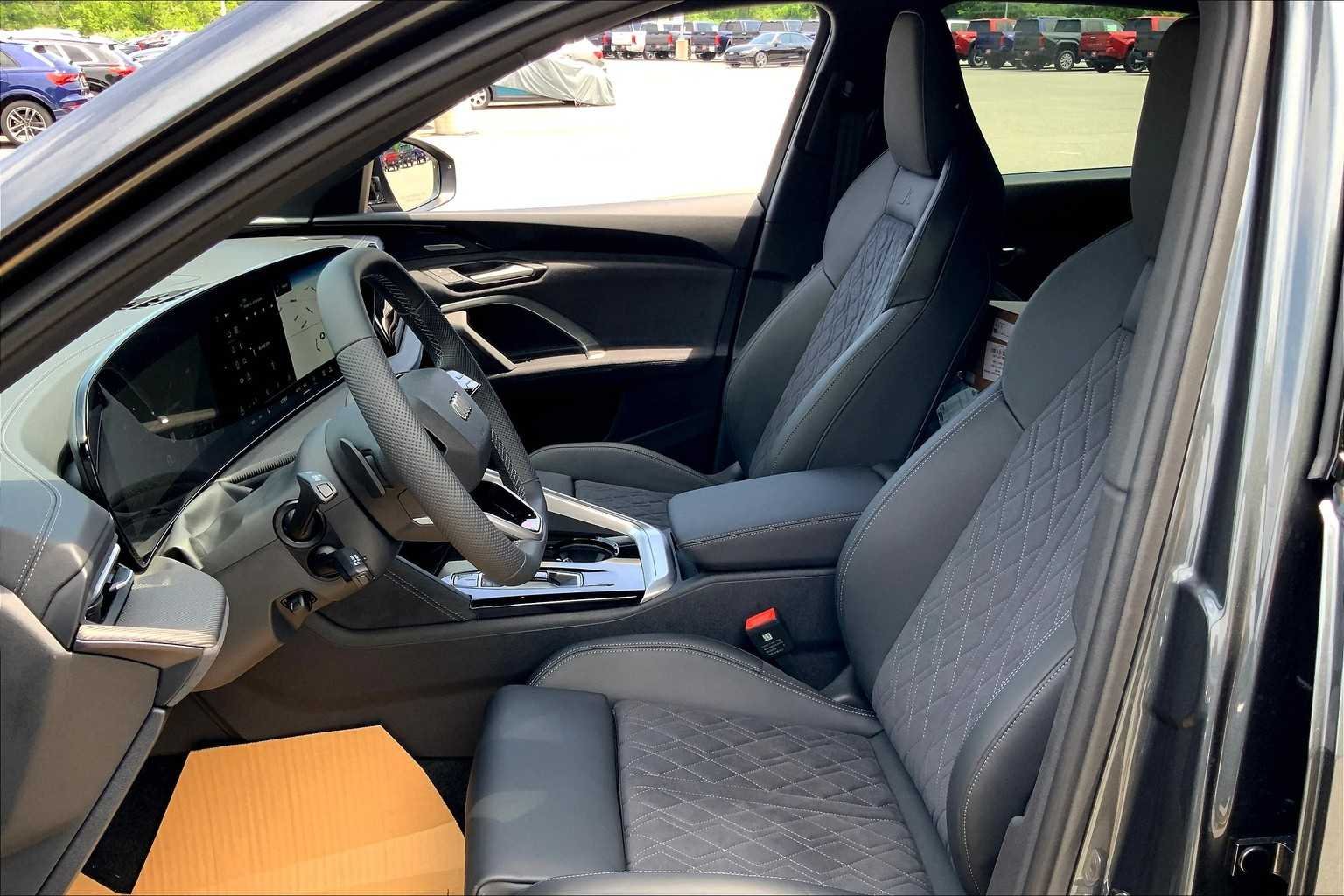 Used 2025 Daytona Gray Pearl Effect Audi Premium Plus image 9