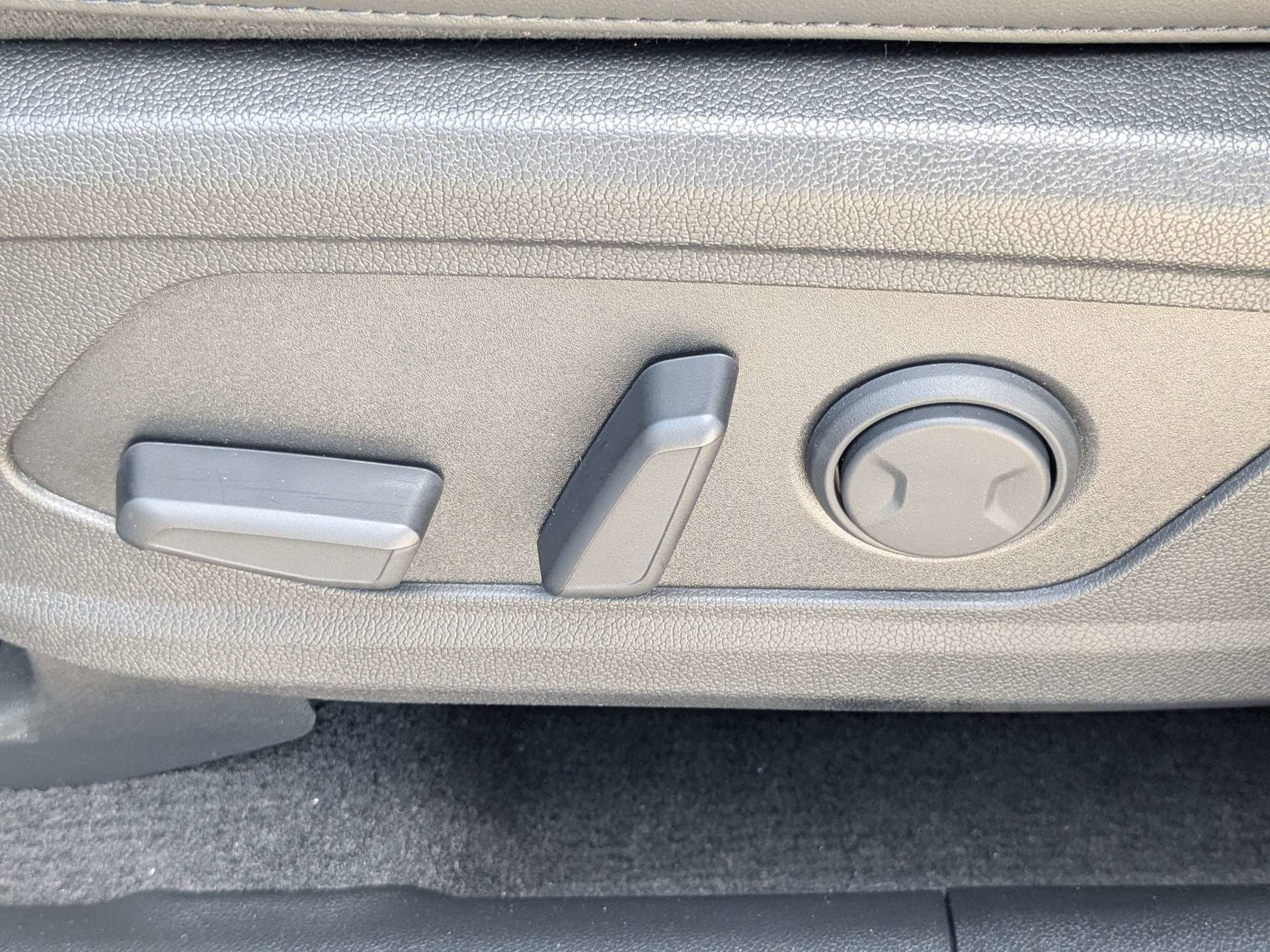 New 2026 Glacial White Kia S image 24