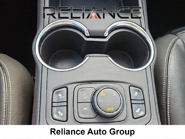 Used 2024 Silver GMC SLT image 27