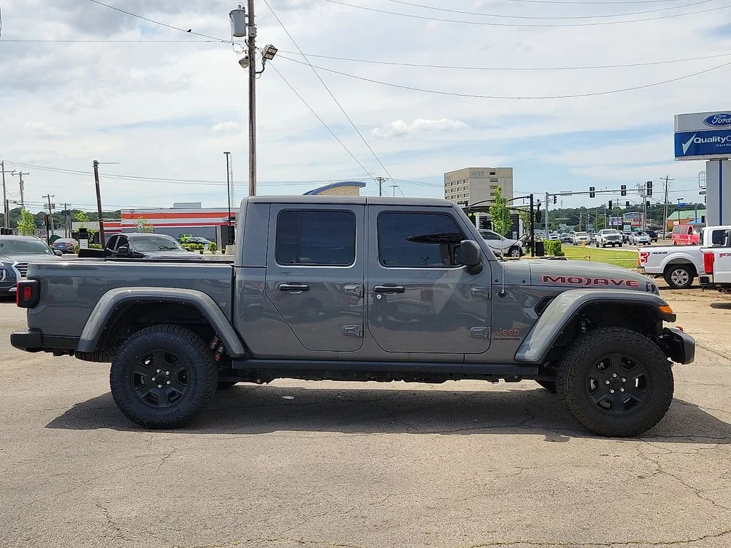 Used 2022 Sting Gray Clearcoat Jeep Mojave image 6