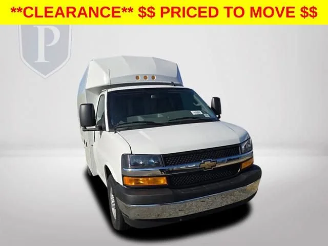New 2025 Summit White Chevrolet 1WT image 15