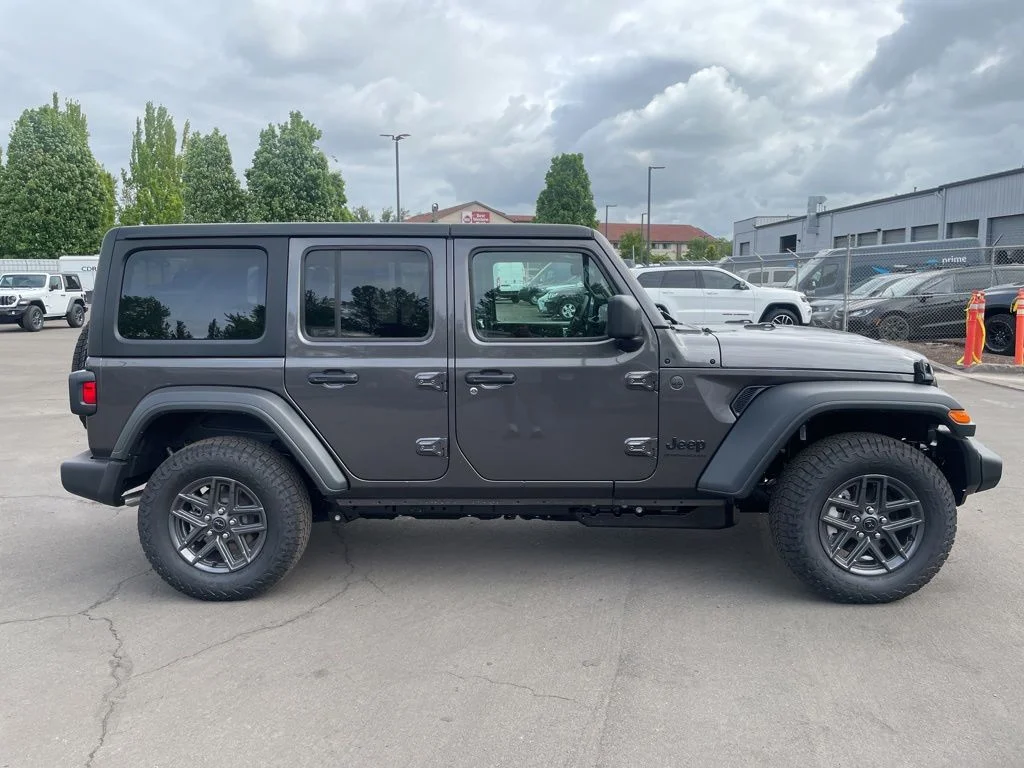 New 2026 Granite Crystal Metallic Clear-Coat Exterior Paint Jeep Sport S image 7