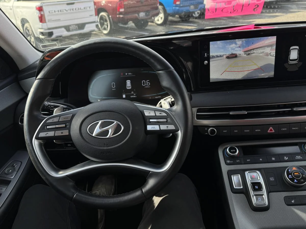 Used 2024 Black Hyundai Preferred 8-Passenger AWD image 18