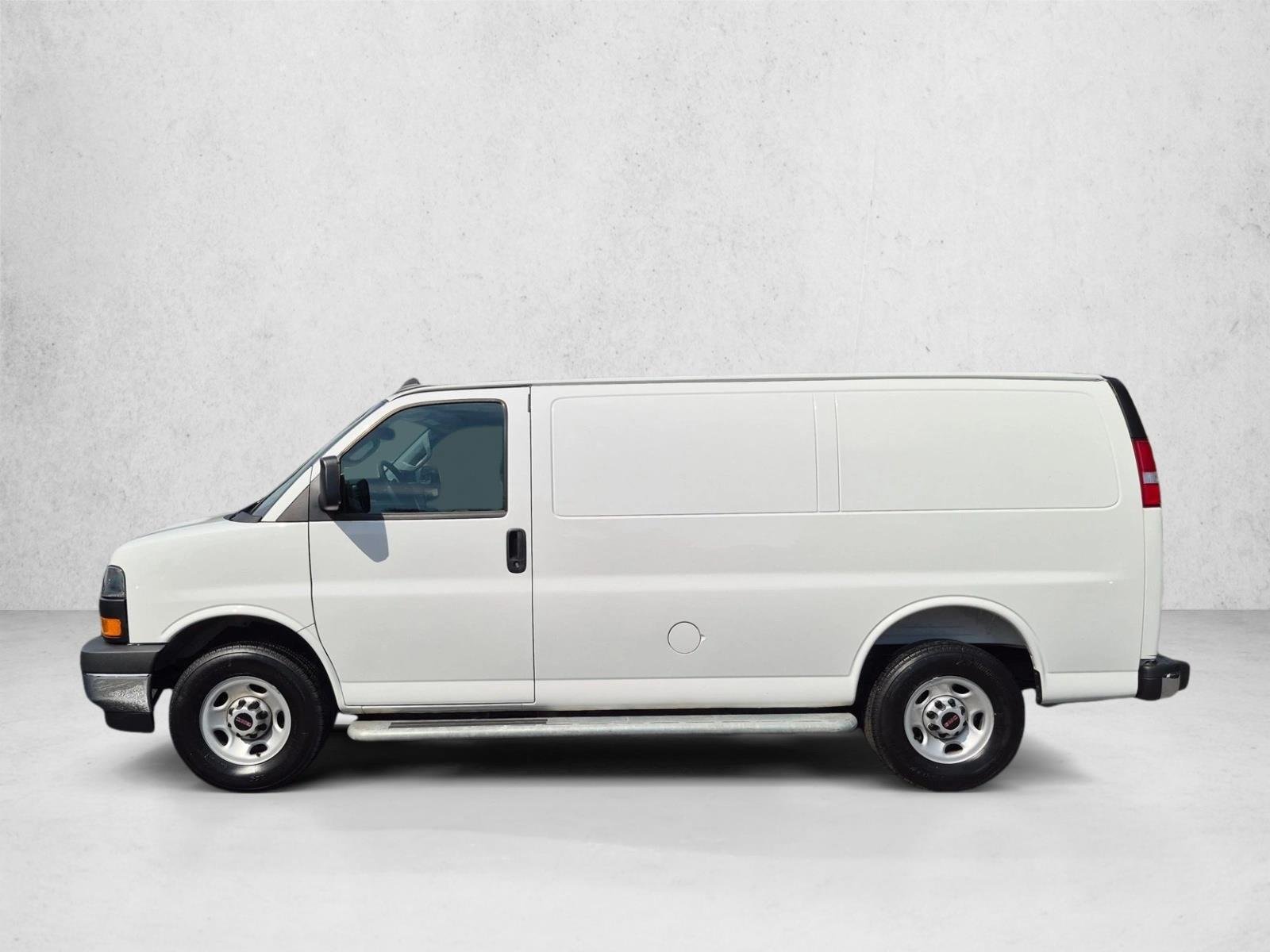 Used 2025 Summit White GMC  image 10