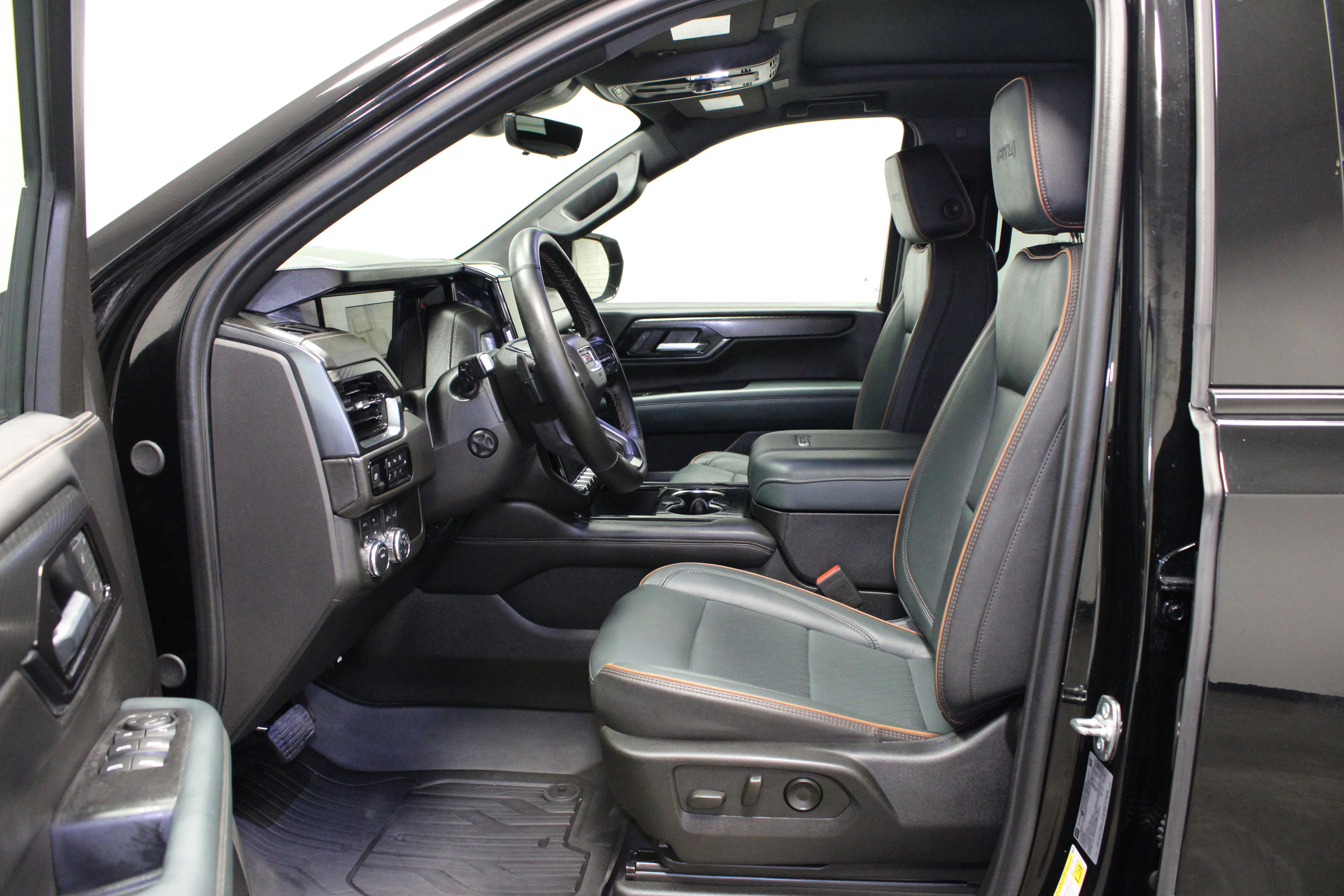 Used 2025 Onyx Black GMC AT4 image 20