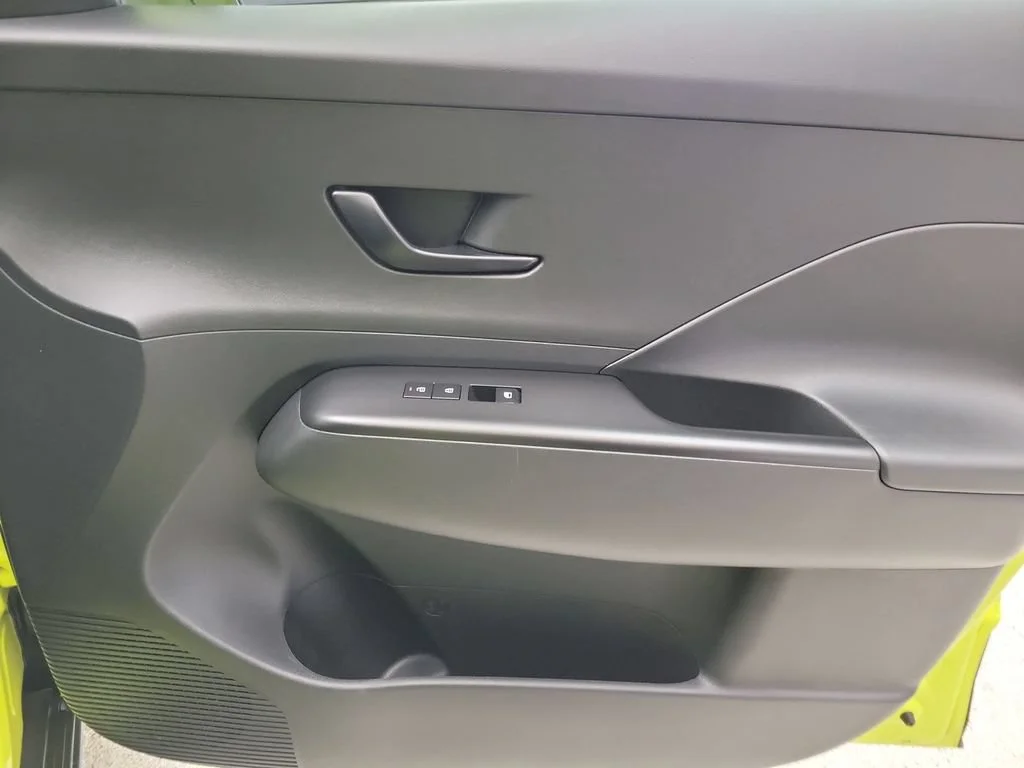 2025 Hyundai Kona SEL - Photo 22