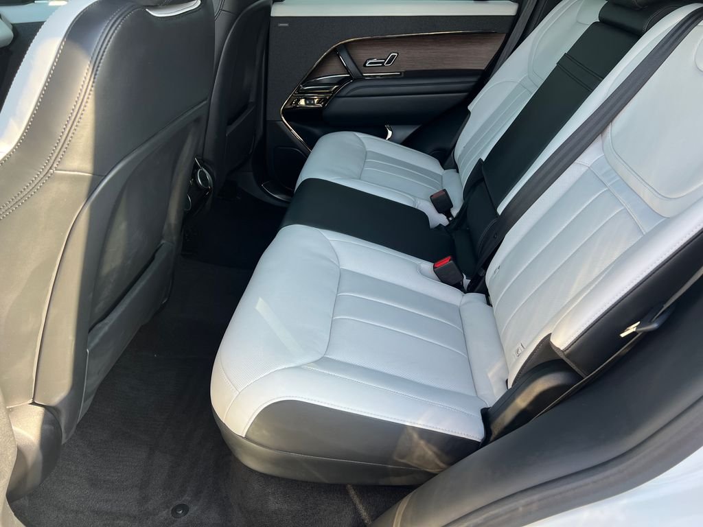 Used 2024 White Land Rover Dynamic SE image 23