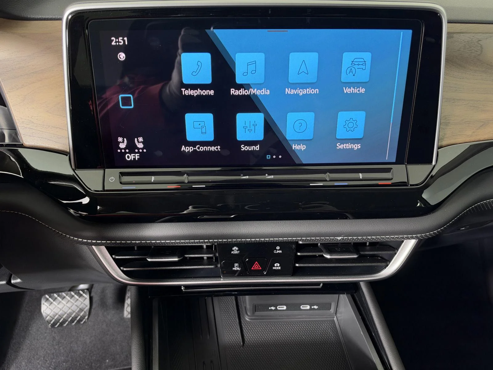 New 2026 Deep Black Pearl Volkswagen 2.0T SE w/Technology image 31
