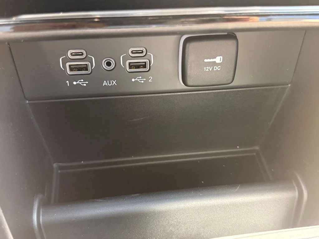 New 2026 Bright White Clear-Coat Exterior Paint Jeep Limited image 15