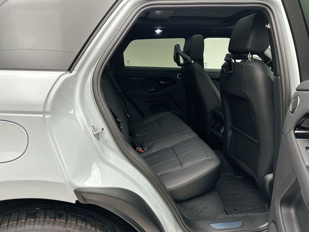 New 2026 Arroios Grey Metallic Land Rover S image 7