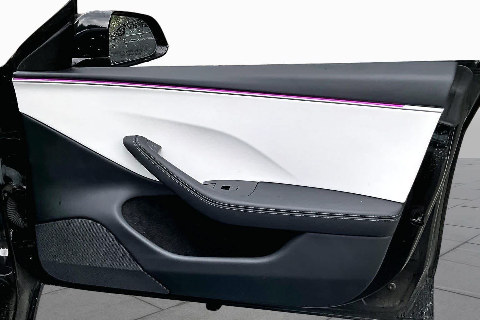Used 2025  Tesla Long Range image 31