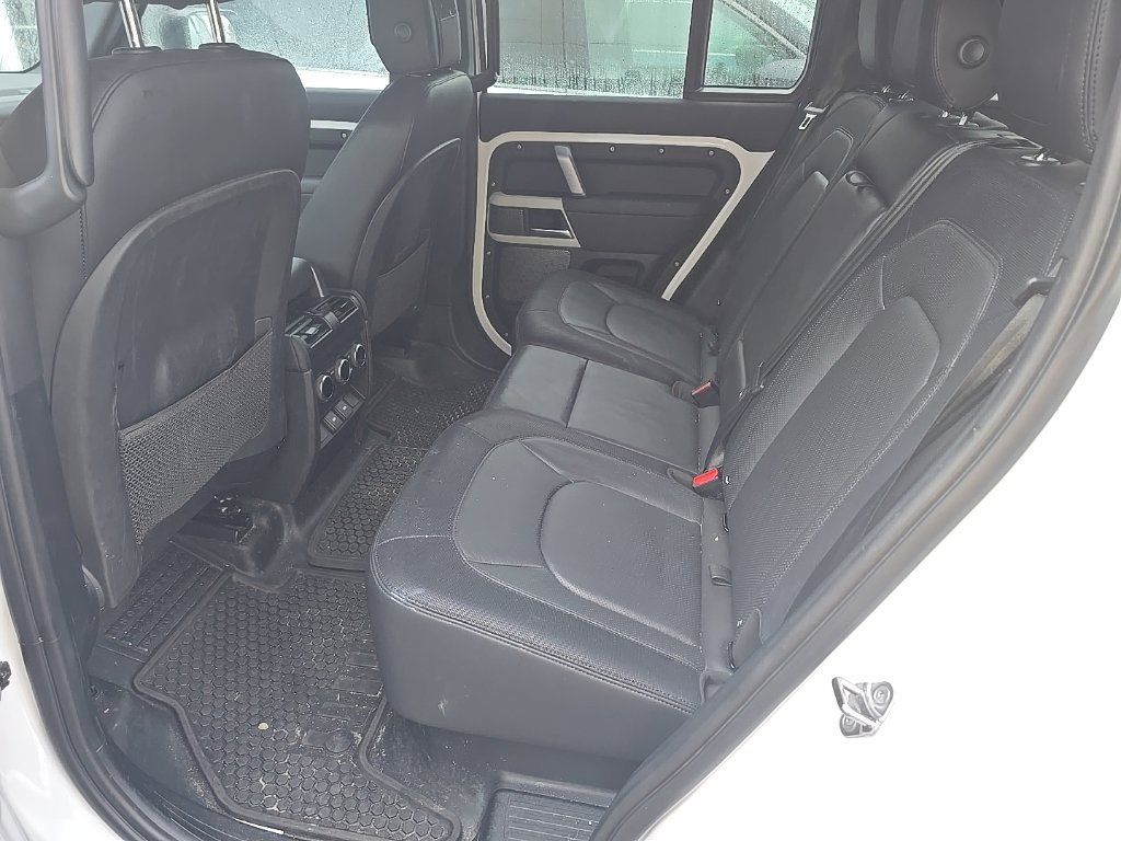 Used 2024 White Land Rover X-Dynamic SE image 6