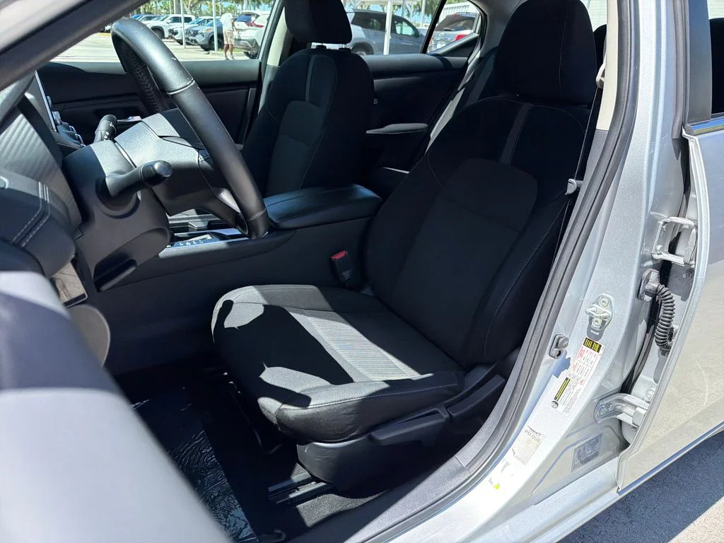 Used 2022 Silver Nissan SV image 32