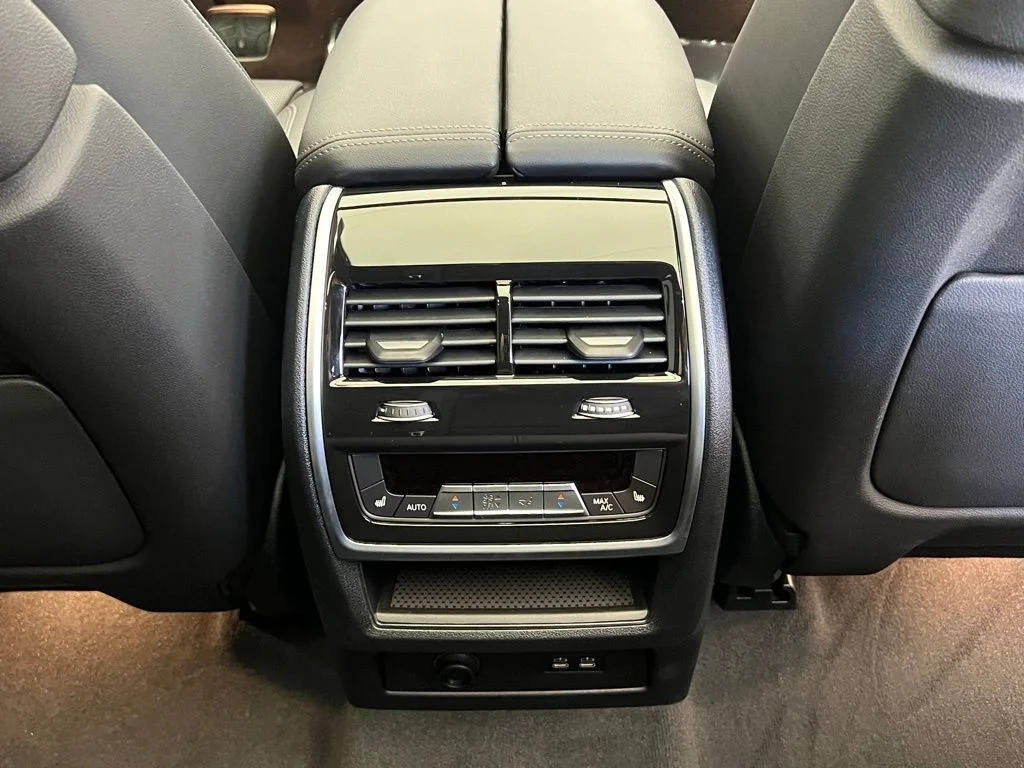 New 2026 Dravit Grey Metallic BMW xDrive40i image 9