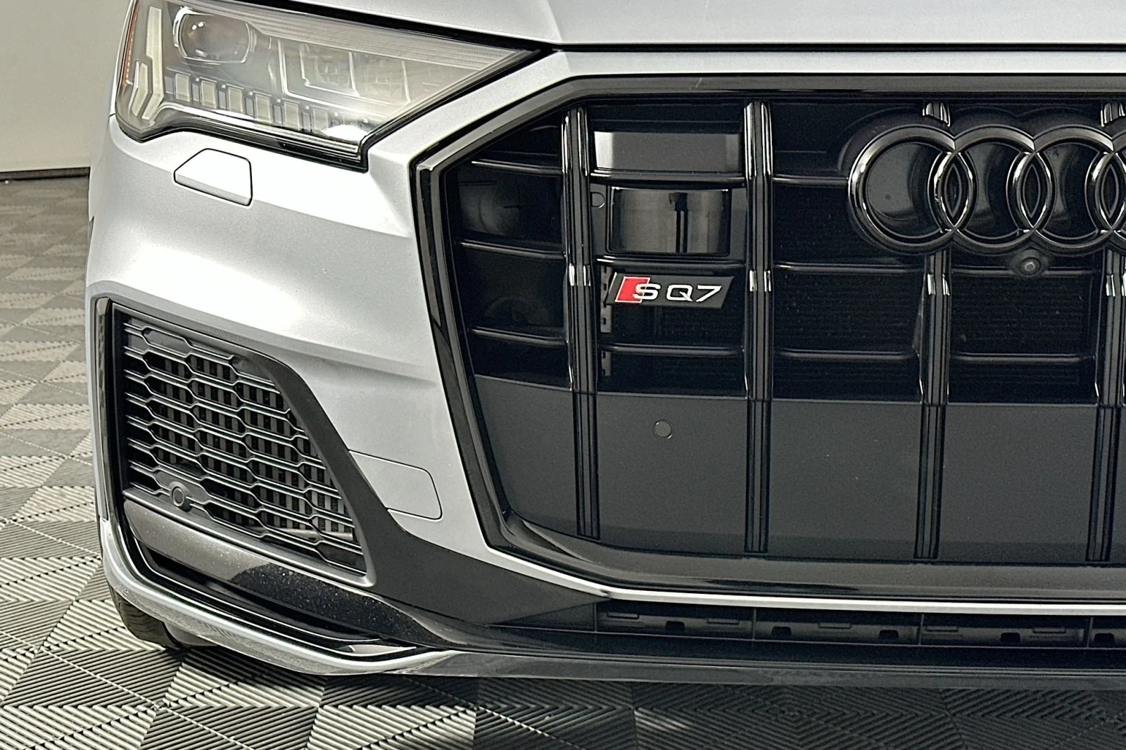 Used 2020 Florett Silver Metallic Audi Prestige image 17