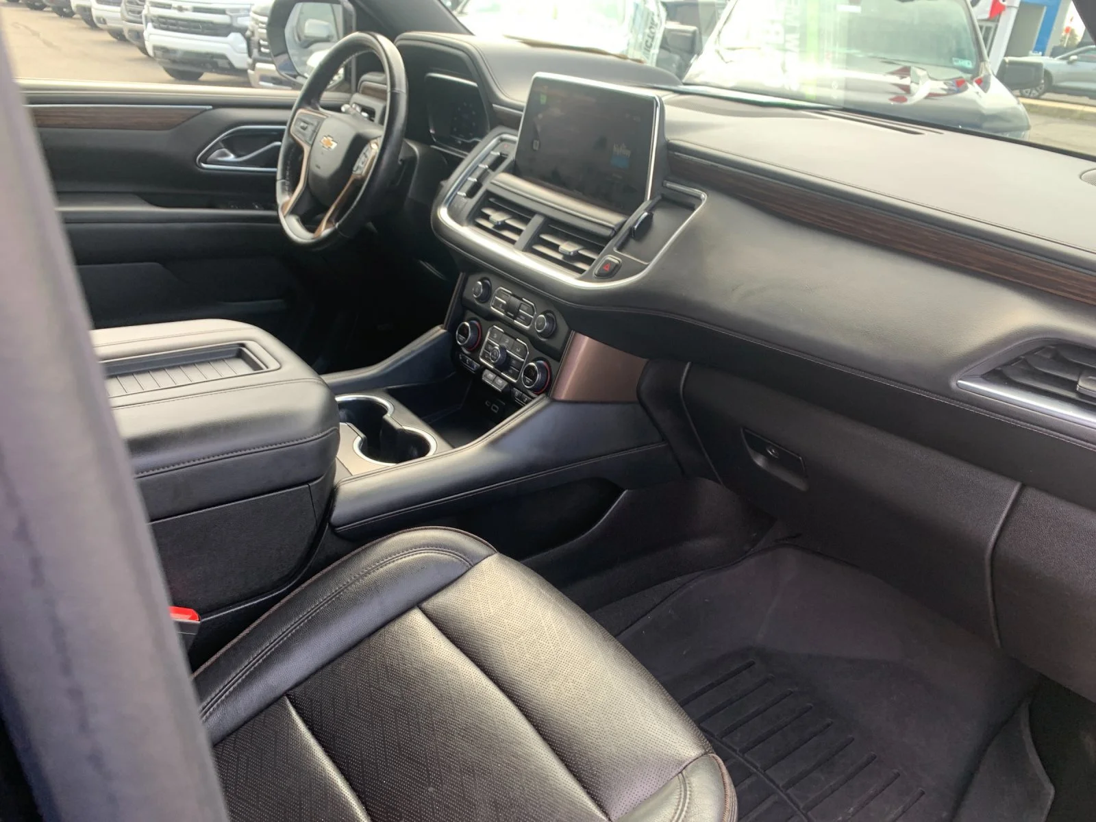 Used 2022 BLACK Chevrolet High Country image 17