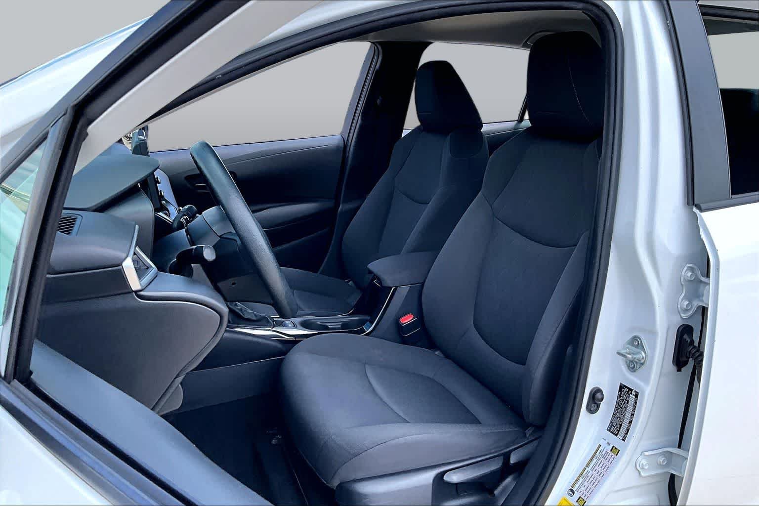 Used 2022 White Toyota LE image 8